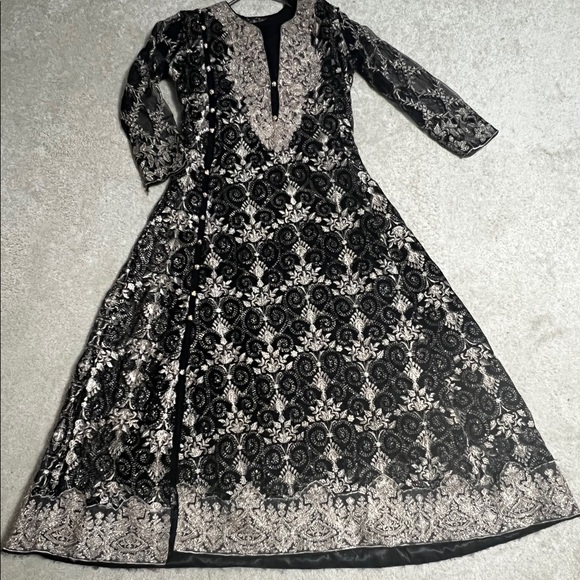 Long dress - Picture 1 of 4